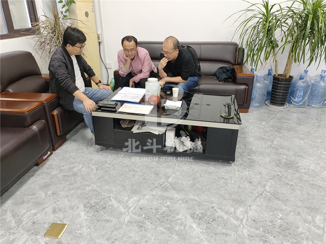 北斗機(jī)械為山西客戶提供獨(dú)具特色的核桃殼炭化爐設(shè)計方案